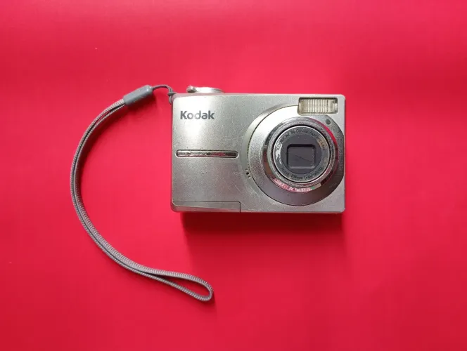 Câmera Kodak prateada