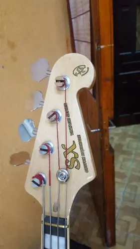 JAZZ BASS SX FRETLESS - 4 CORDAS - USADO