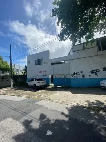 Atlântica Imóveis tem excelente Galpão à Venda, 1000 m² - Imbetiba - Macaé/RJ.