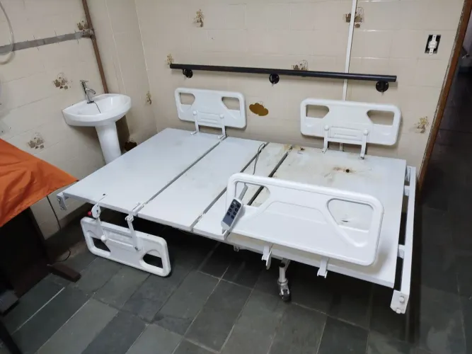 Cama Hospitalar Articulada com Grades Laterais