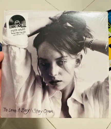 Vinil To Love A Boy/Stay Open - Maya Hawke