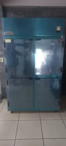 A. Mini câmara geladeira comercial 4 portas inox 0 a 10 graus