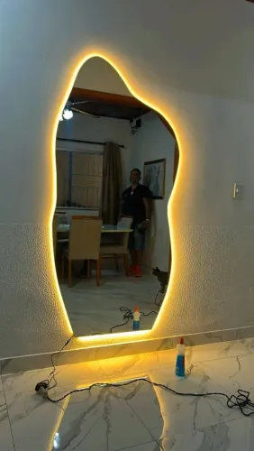 Espelho Decorativo com Iluminação LED