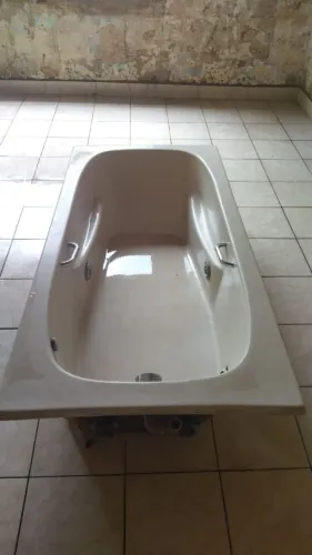 BANHEIRA DE HIDROMASSAGEM 