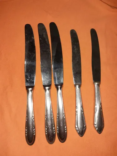 Conjunto de Facas de Mesa Antigas