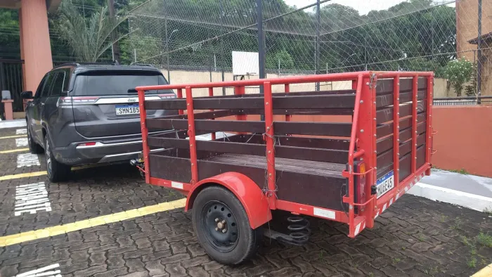 Ei ta pensando em comprar uma carretinha reboque, esqueça eu tenho pra alugar