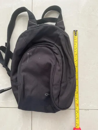 Mochila pequena preta Quechua
