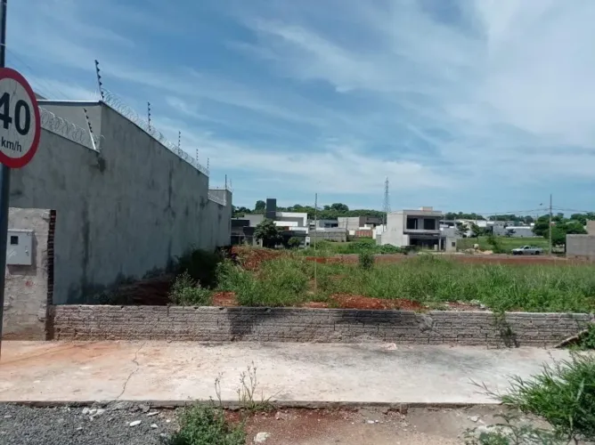 Terreno à venda em Maringá, Bom Jardim, com 200 m²