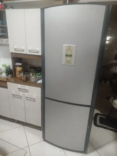 Geladeira marca Brastemp bem conservada 