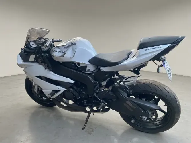 Kawasaki Ninja ZX-6R 2010 600cc - Venda no estado (para peças ou projeto)
