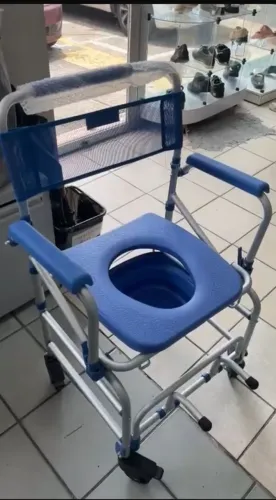 Cadeira de rodas de banho