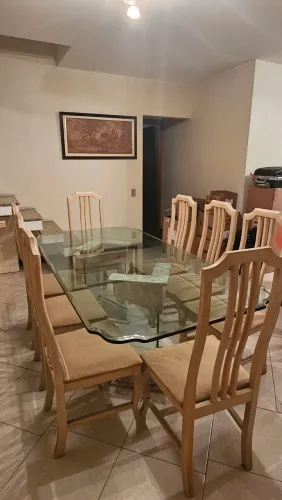 Mesa de Jantar com pés de mármore, tampo de vidro e 8 cadeiras