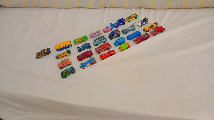 Carrinho hot Wheels 24 unidades !!!!!!!!!!!