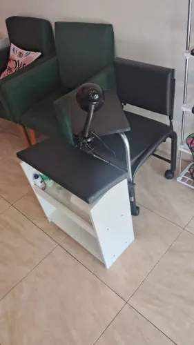 Oportunidade: Cadeira de manicure e apoio para os pés, novos..