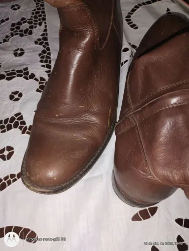 Botas em couro legítimo