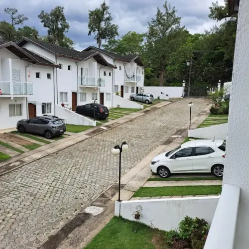 Sobrado em Condomínio Fechado, Conforto, Segurança e Sossego Próximo à Embraer, SJC 84m2,