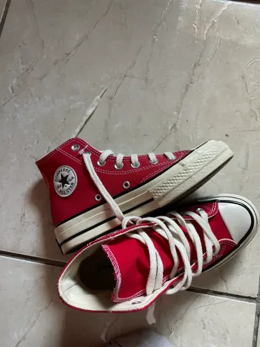 All star Chuck Taylor 33 cor vermelha. Em ótimo estado! Nunca usado.