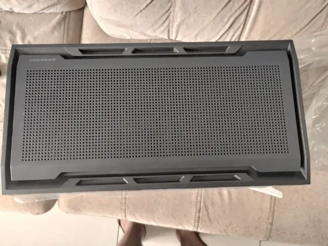 Gabinete Cougar Uniface Mini