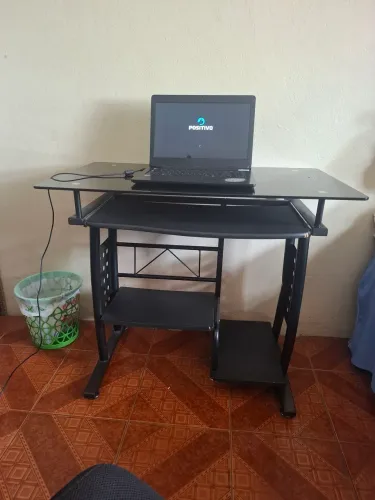 Mesa para computador,cadeira e notebook 