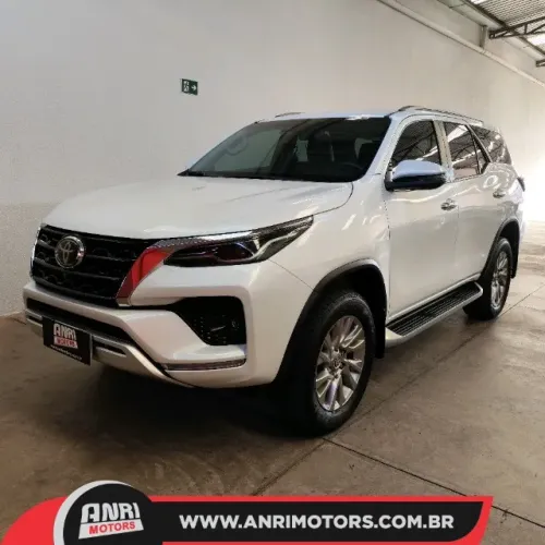 Toyota Hilux SW4 SRX 4X4 2.8 TDI 16V Dies. Aut. 2024
