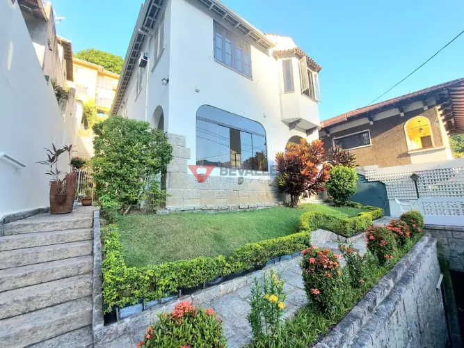 Casa em Laranjeiras RJ: 5 Dormitórios, 2 Suítes - Confira!
