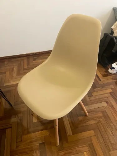 Cadeira Eames bege 