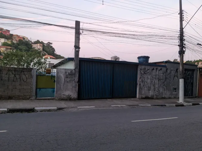 VENDE-SE CASA PRÓXIMO AO CENTRO DE FRANCO DA ROCHA