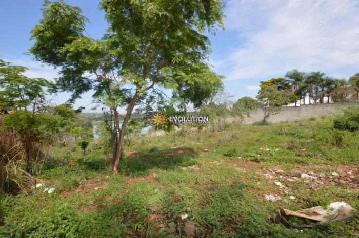 Maravilhoso lote de 2800m² muito bem localizado no bairro Jardim Atlântico