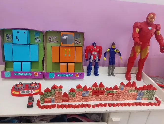 Lote de brinquedos no estado