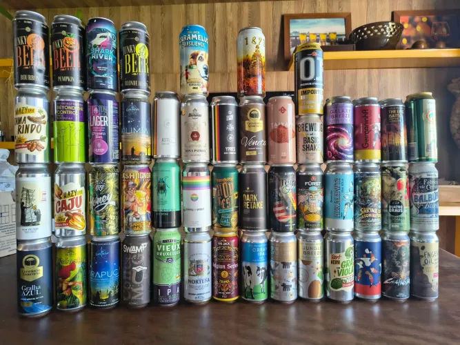 Latas de cervejas vazias