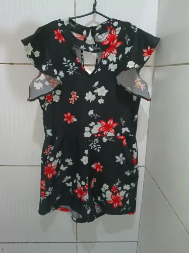 Macacão Curto Preto Floral Feminino G 