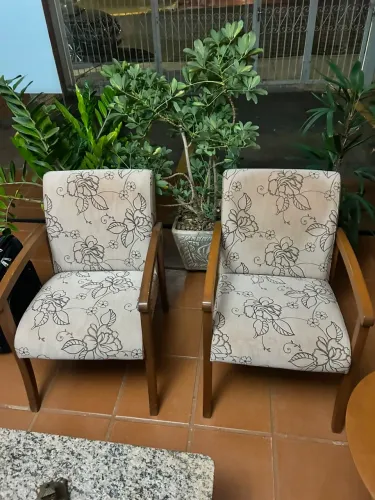 Vendo duas poltronas lindas