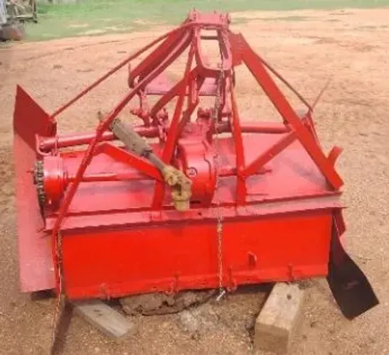Emcanteirador para trator