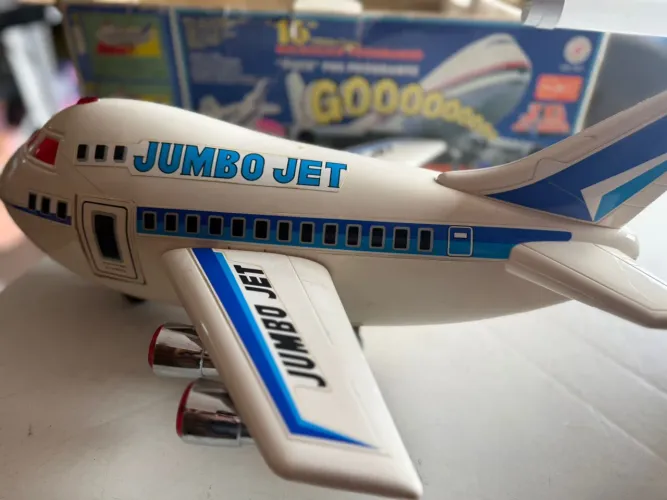 Avião jumbo jet vintage anos 80 (com caixa original em perfeito estado!)