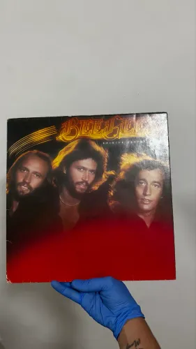 Spirits Having Flown dos Bee Gees, lançado em 1979 pela gravadora RSO Records.
