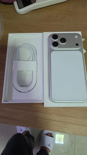 iPhone 17 Pro Max Silver 256GB 40 ciclo - Garantia até mês 05/2027