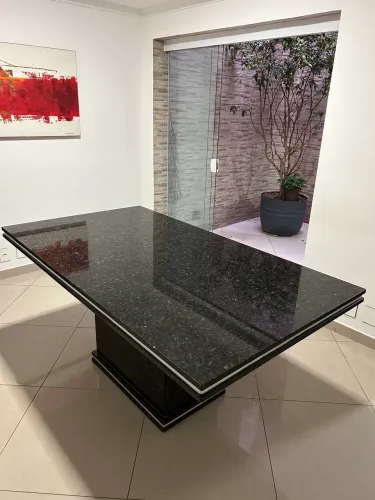 Mesa de mármore