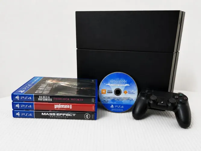  PlayStation 4 Slim 500GB + 4 Jogos + Controle  ?
