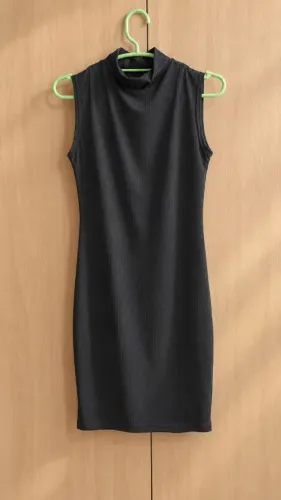 Vestido lindo, em ótimo estado - combina com tudo!