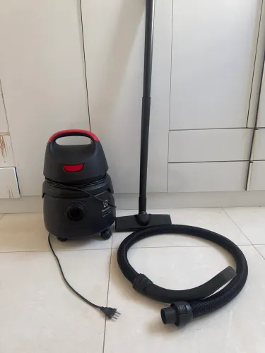 Aspirador de pó e água