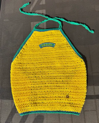 Top cropped de crochê Brasil