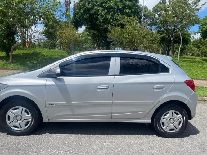 Chevrolet Onix Hatch LT 1.0 8V Flex Power Mec. 4P 2014