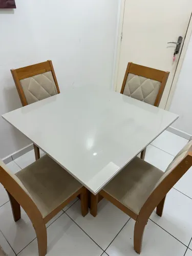 Mesa 4 cadeiras
