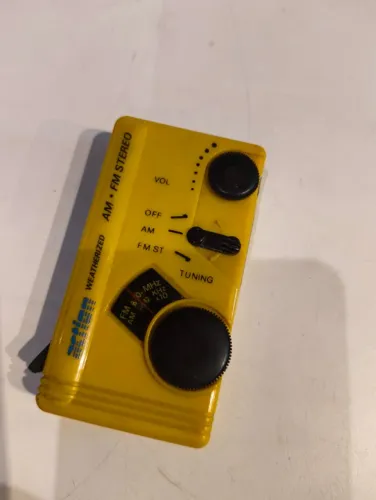 Rádio portátil DA marca Action, Walkman AM/FM retrô anos 90 (LEIA A DESCRIÇÃO)I