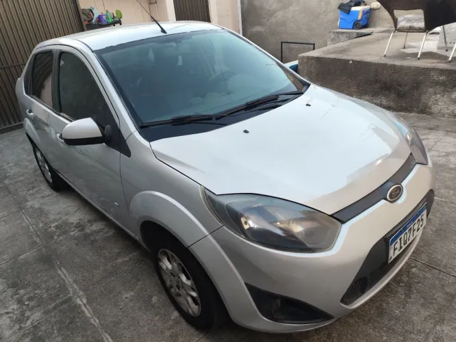 Ford Fiesta Sedan SE 1.6 8V Flex 4P 2014