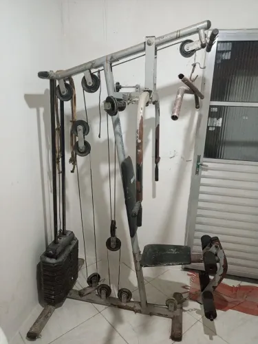 Aparelho de musculação 