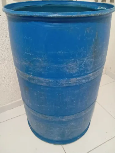 Tambor Plástico Azul com Tampa - Aproximadamente 100/120 Litros