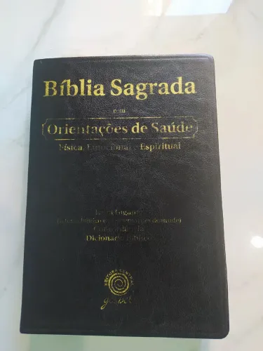 Bíblia sagrada com orientações de saúde física, emocional e espiritual versão 2008.