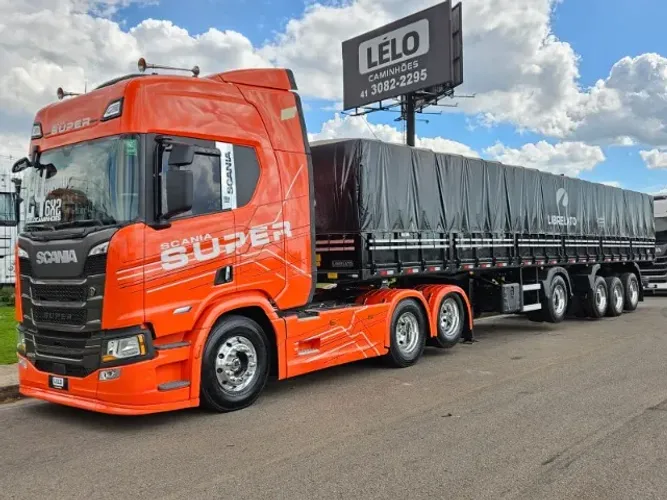 Scania R460 SUPER tração 6x2 Ano 2024 baixo km + 4 Eixo Librelato 0km Chapa xadrez 14mts