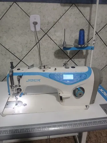 Máquina reta eletronica jack A 4